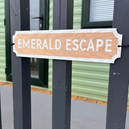 Emerald Escape, Файли